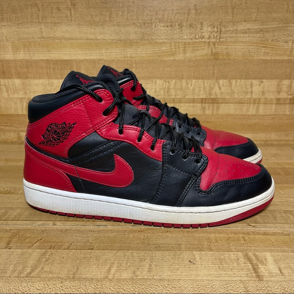 Nike Air Jordan 1 Mid Gym Red Black Banned Bred 554724-074 Size 10